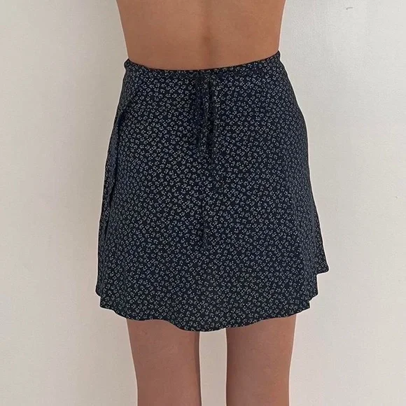 SOLD! Brandy Melville Navy Floral Wrap Mini Skirt, One Size - Picture 7 of 7